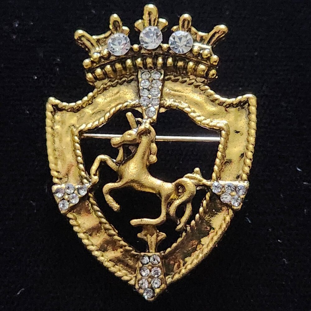 GOLDTONE SHIELD w REARING HORSE PIN New in Package by ORNAMENTS